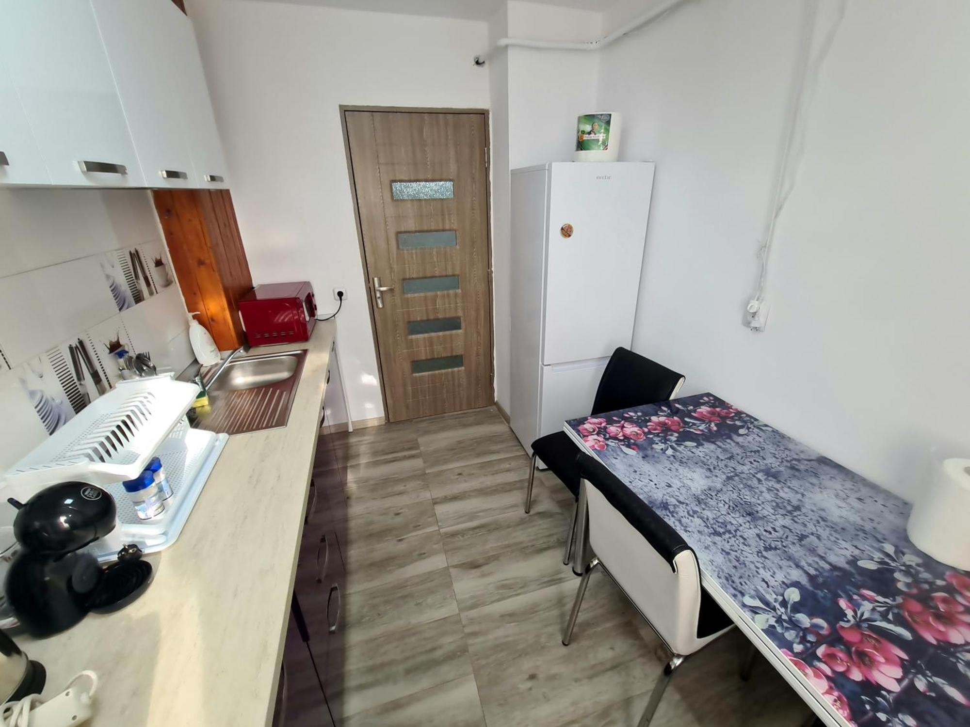 Apartament 2 Camere Etaj 4 Din 4 ไกรโอวา ภายนอก รูปภาพ
